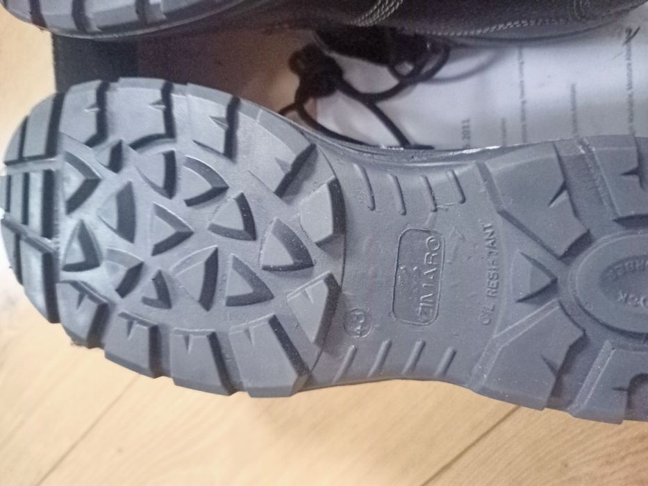 Продам спецботинки зимний