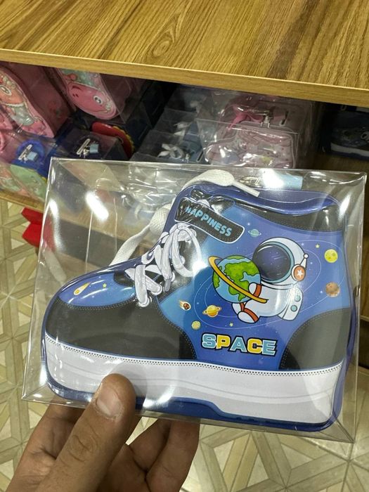 Копилка детская металлическая в виде кроссовка