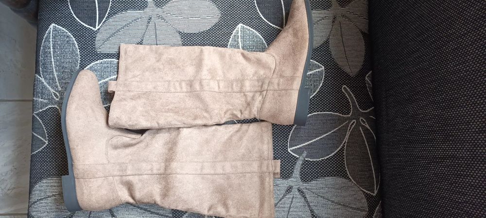 Дамски велурени ботушки