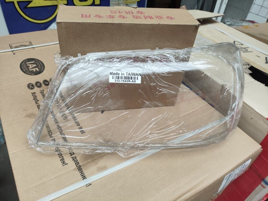 Стекло фара хайладер