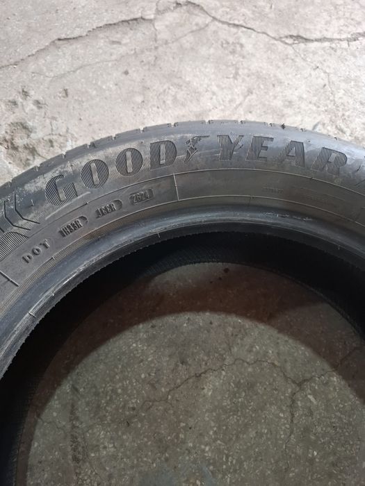2 Летни гуми Goodyear 215/55/17 ДОТ24 7мм