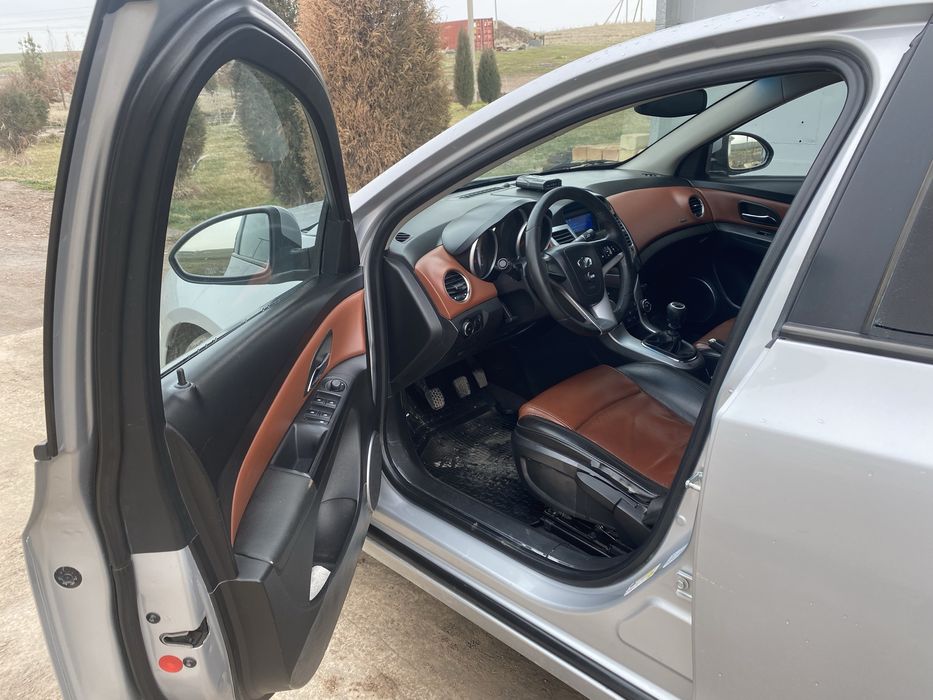 Lasetti Cruze 1.6 Dons