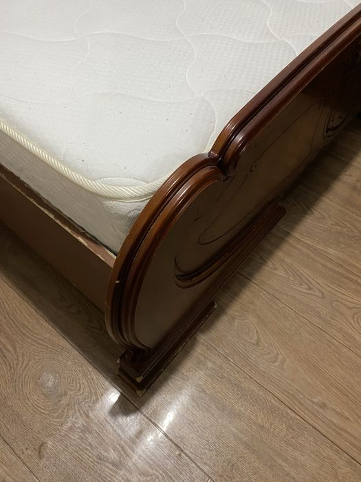 Спальная кровать
