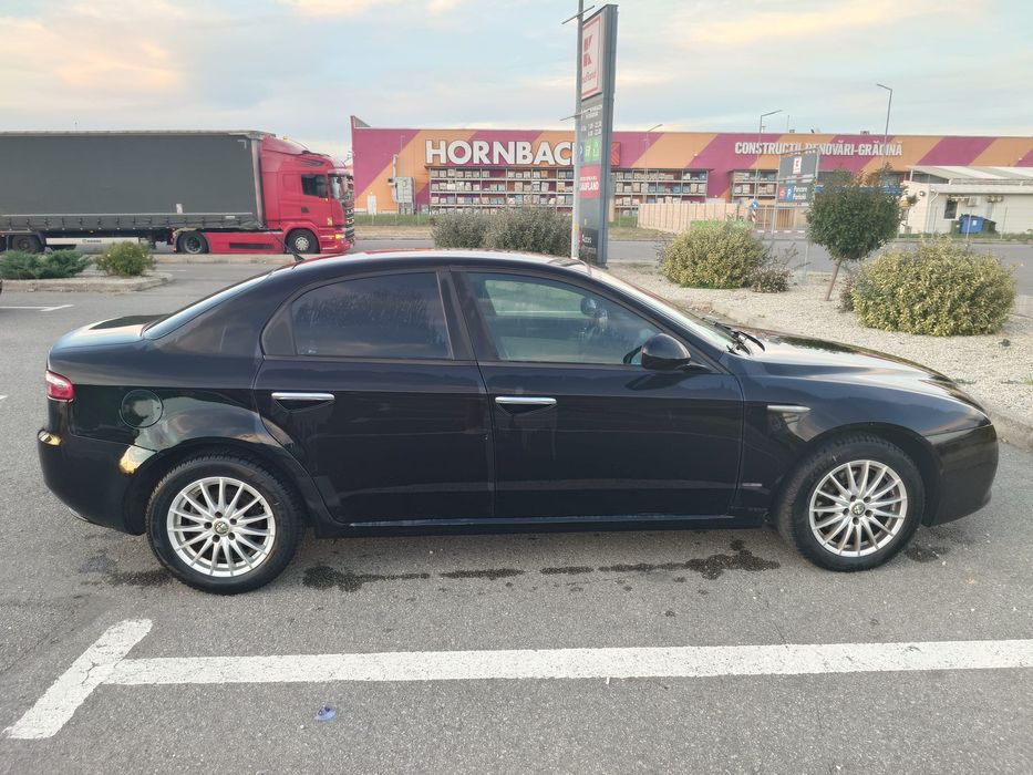 Vând alfa romeo  159