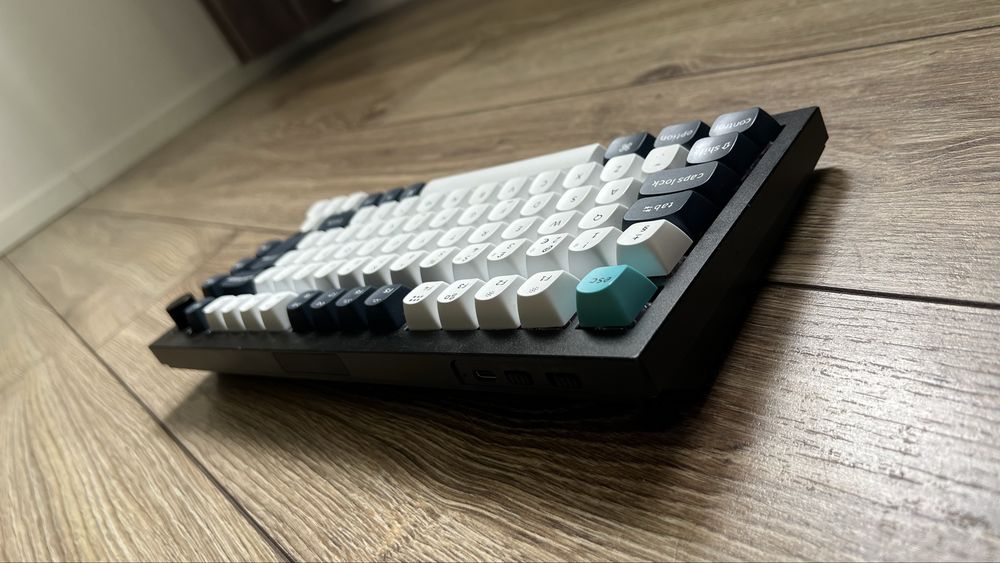 Tastatură Mecanică Keychron Q1 Max (Gateron Jupiter Banana) – Pachet Complet