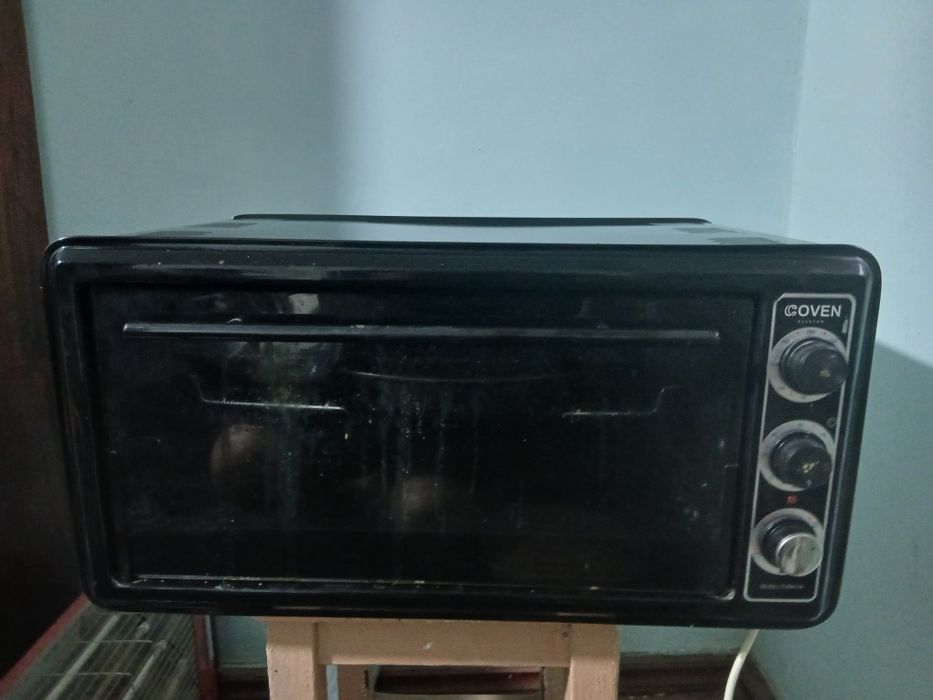 Продаеться Духовой шкаф.