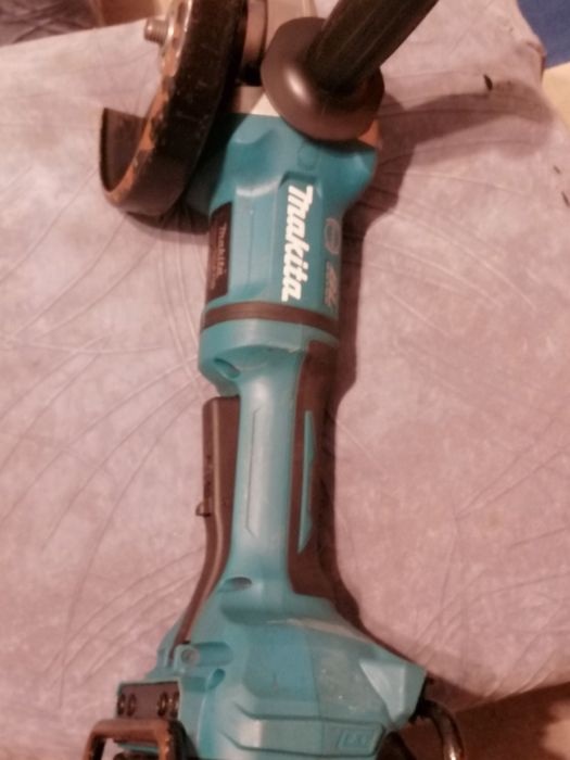 Безчеткова Makita DGA 700