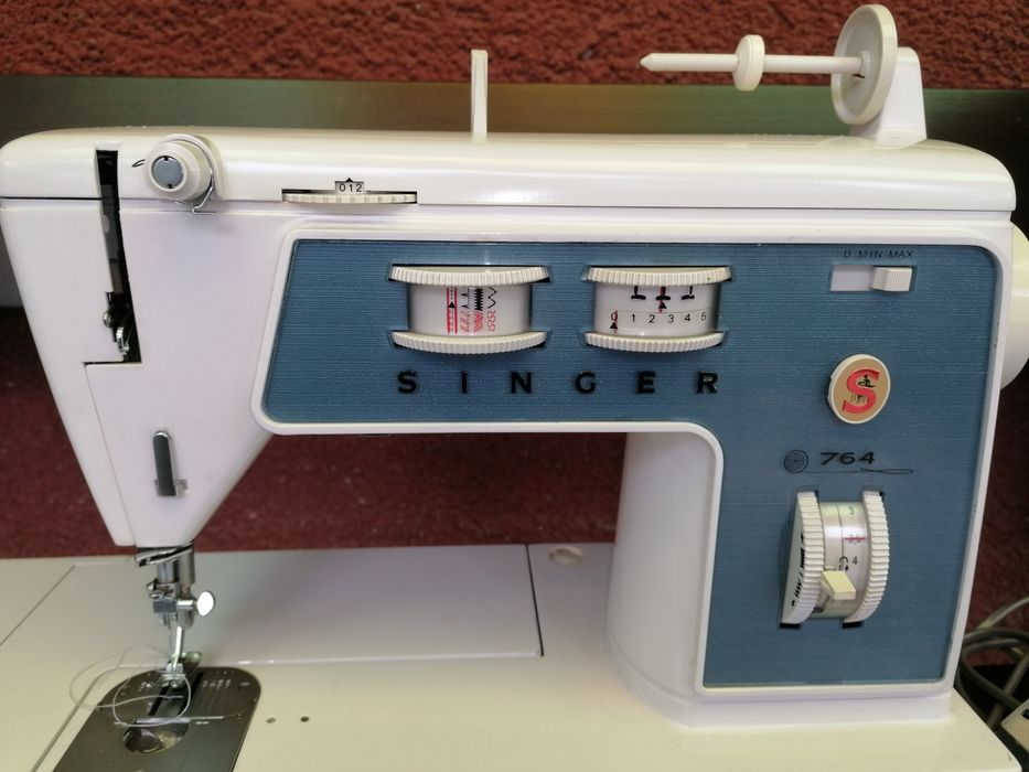 Masina de cusut electric Singer 764 cu pedala electrica portabil
