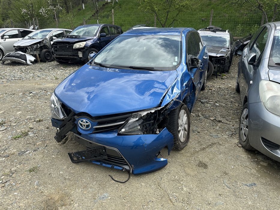 Тойота Аурис Toyota Auris 1.8 хибрид 136 кс 2014г На Части