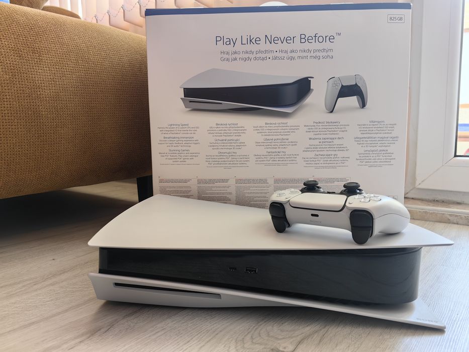 Продавам Playstation 5 Standard Disk Edit + бонус 1бр. игра