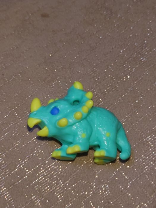 Продам динозавры Киндер Джой