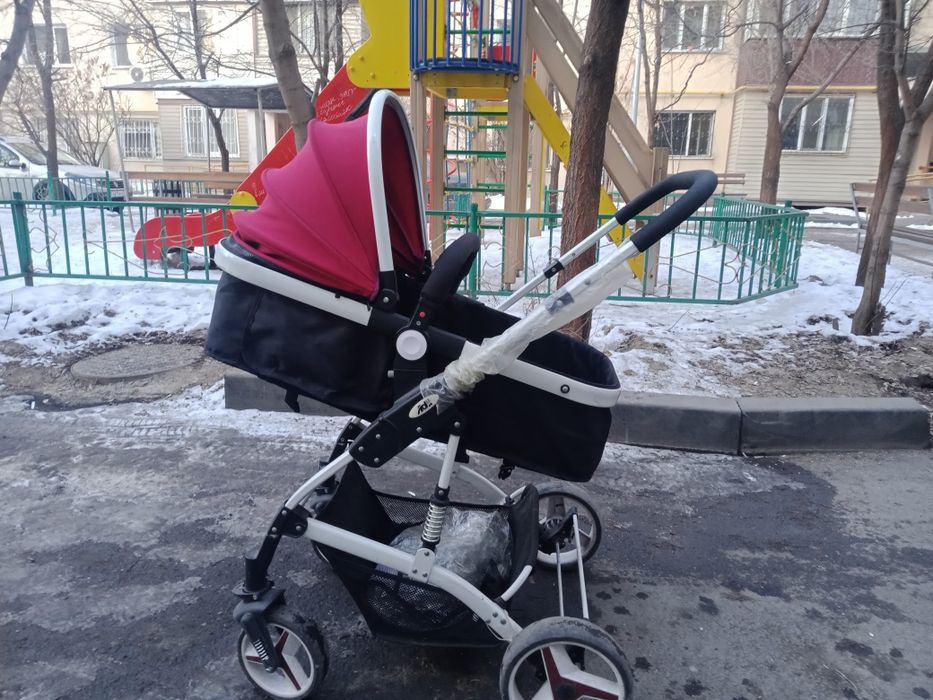 Детская коляска со съемной люлькой