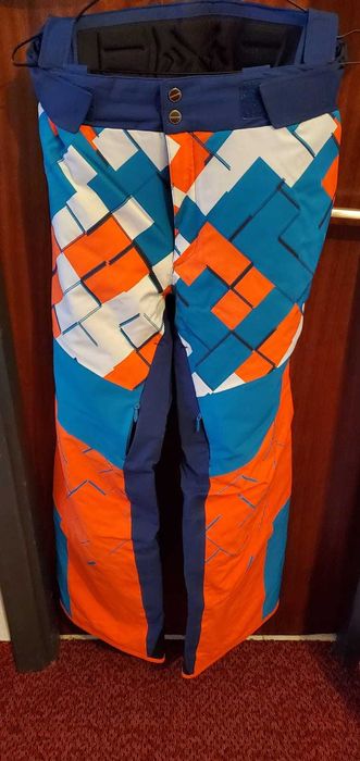 Costum schi Onyone Japonia