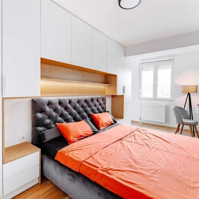 Дава се под наем Двустаен апартамент в Бургас, Център - 60 кв.м за 255 € - Снимка #2