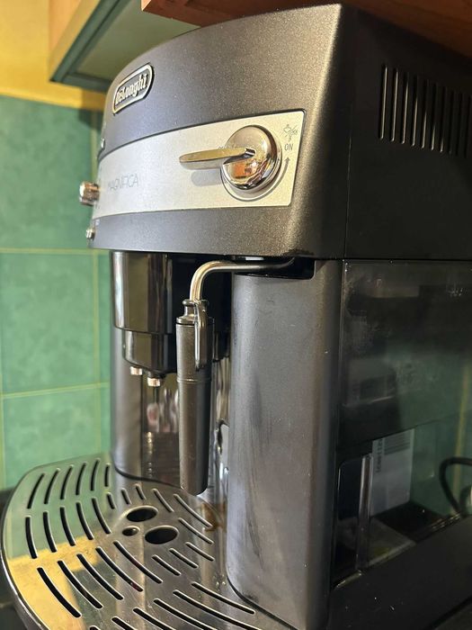 Espressor automat Delonghi Magnifica ESAM 300.B