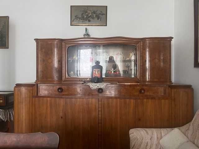 Mobilă veche din lemn de nuc din Perioada interbelică