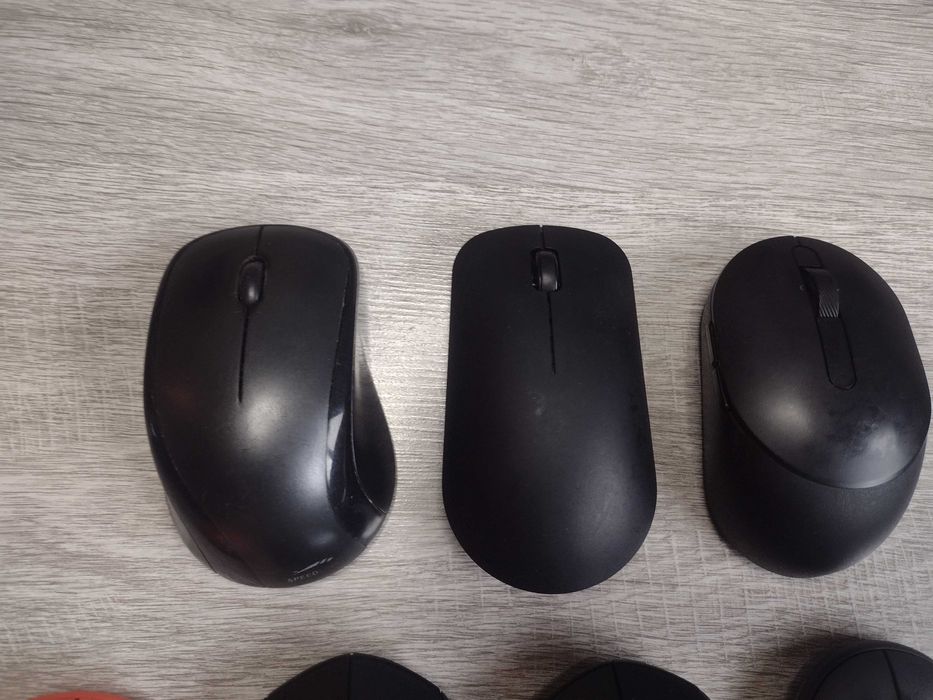 Лот 12 броя безжични мишки Logitech