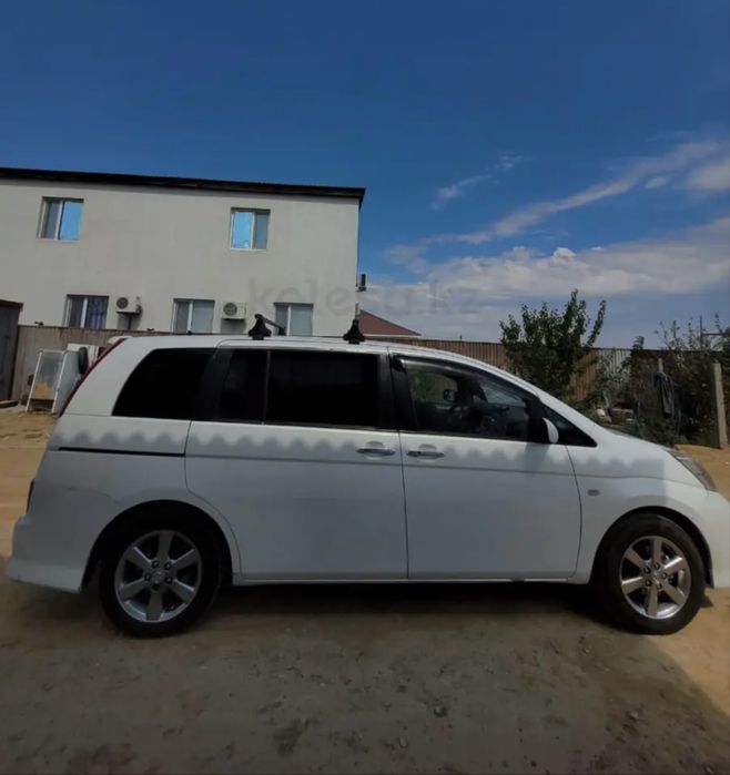 Toyota isis 7мест