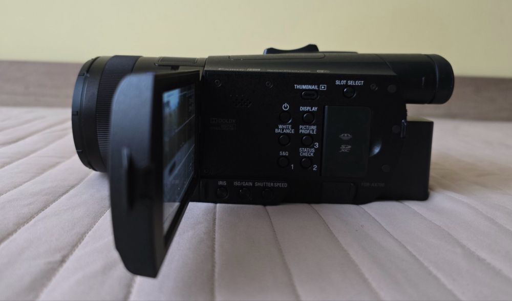 4K HDR видеокамера SONY FDR-AX700