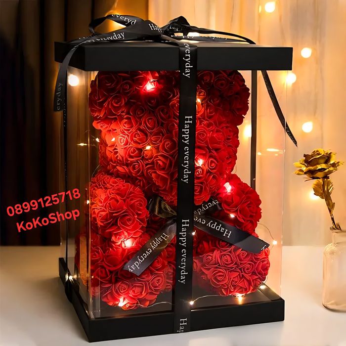 Мече от рози с LED светлини – подарък за Св. Валентин