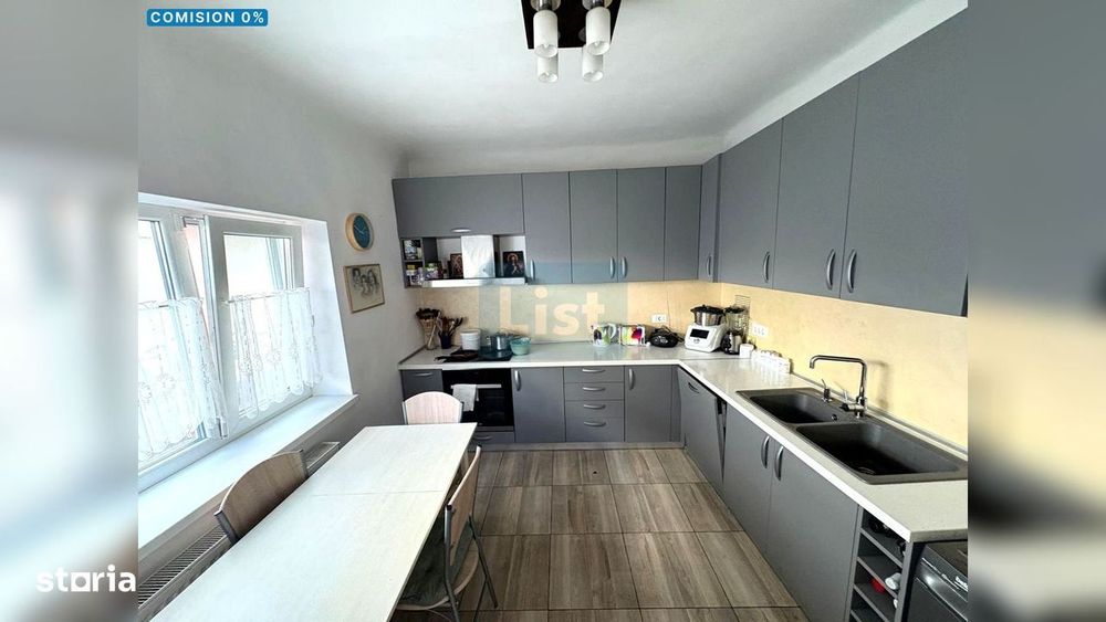 Vânzare apartament la casă cu curte comuna cu garaj. Comision 0!