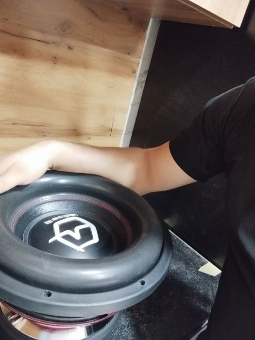 Сабвуфер сотилади.