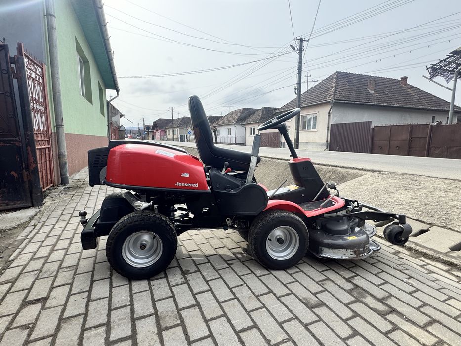 Tractoraș Tractor de tuns iarba gazon Husqarna 4x4