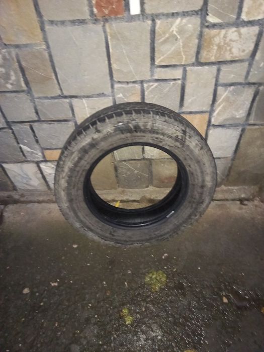 Vând 4 cauciucuri cu dimensiunile de 195   75  16 C