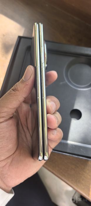 Huawei mate x 6.        12 512 gb