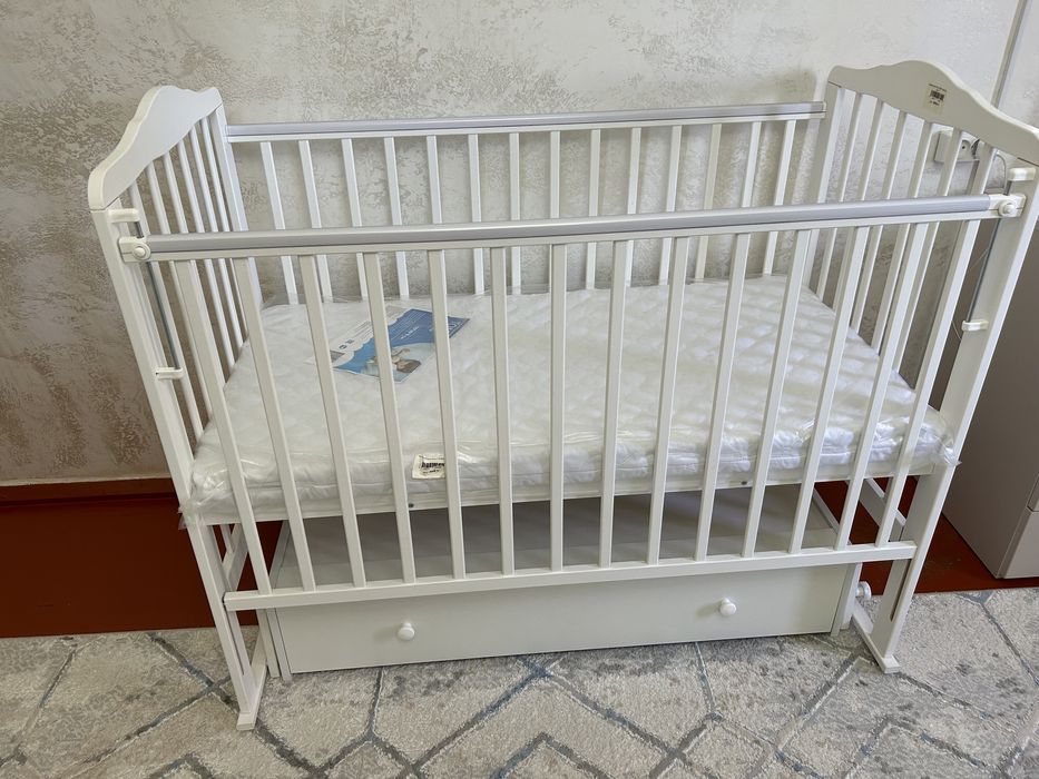 Ұсталмаған, жап-жаңа манеж төсегімен