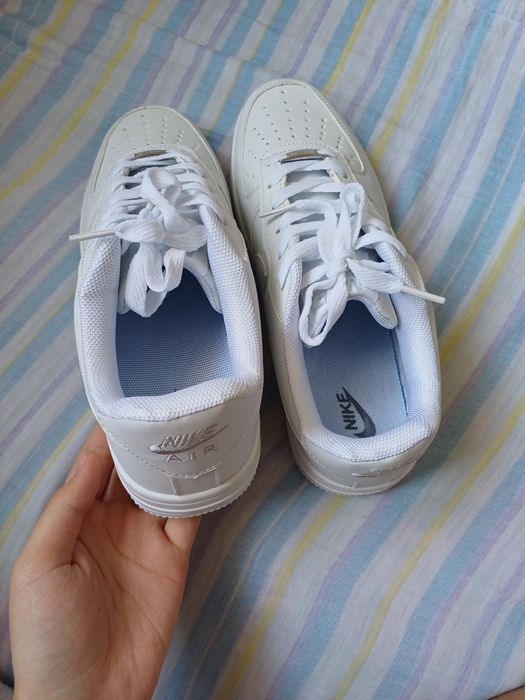 белые кроссовки , размер 40