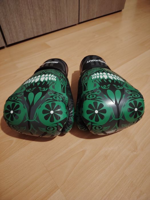 Tibiere și mănuși kik box