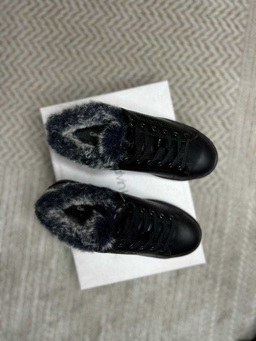 Calvin Klein женские кожаные  кроссовки РАЗМЕР 35