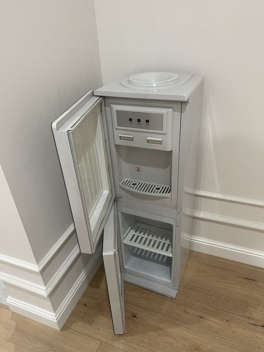 Кулер для воды в отличном состояние