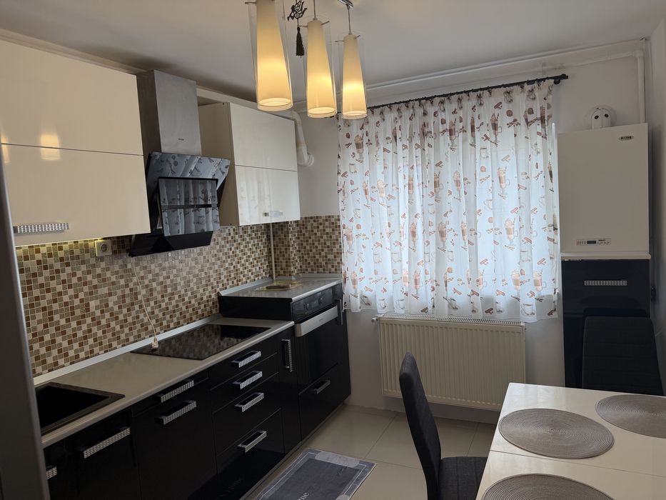 Inchiriez apartament 3 camere,2 bai,2 balcoane