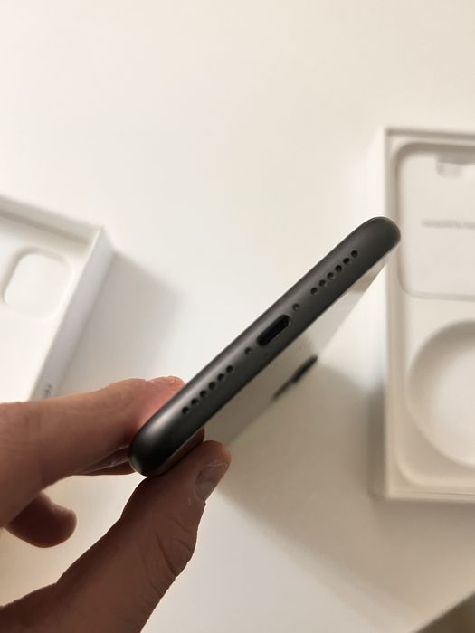 Продам айфон 11, в очень хорошем состоянии