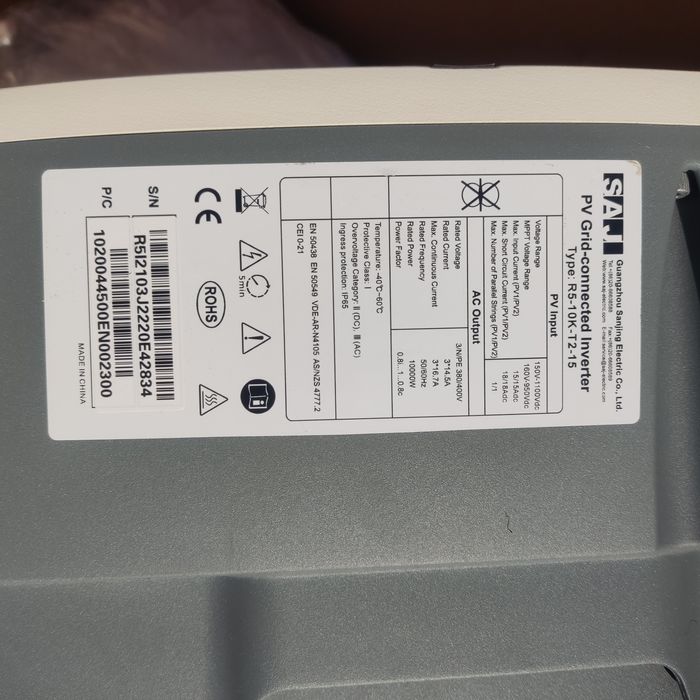 Соларен инвертор трифазен
и ограничител-ел