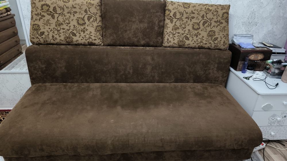 Диван