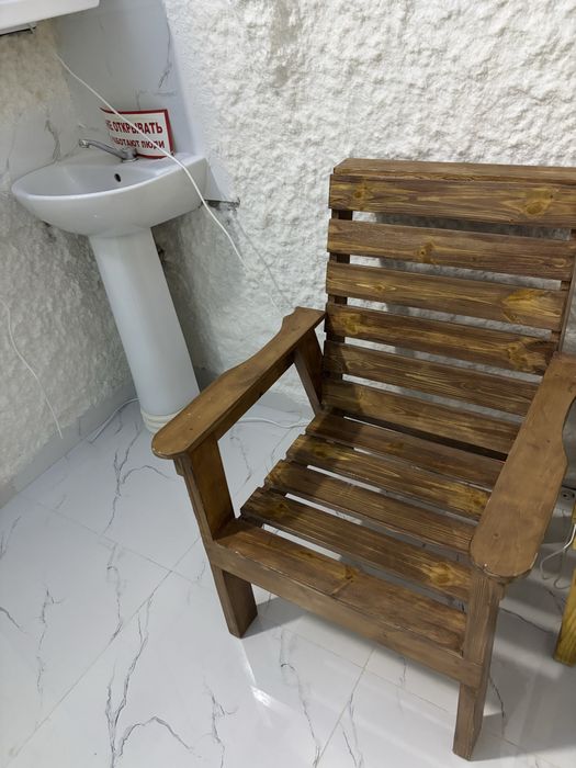 Кресло деревянное