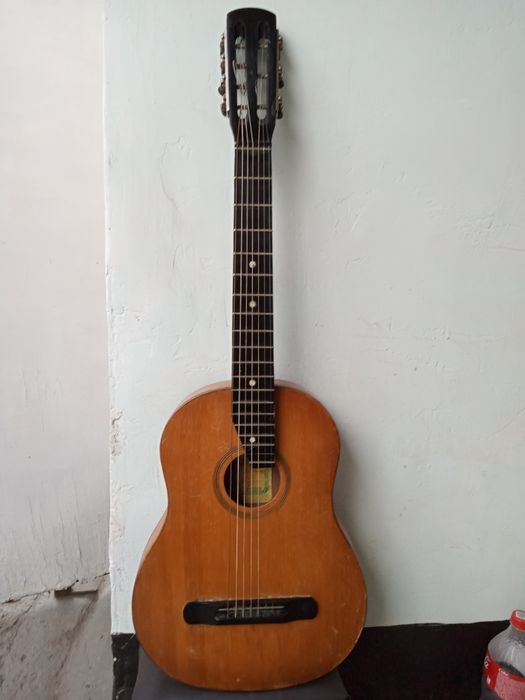 Гитара семиструнная