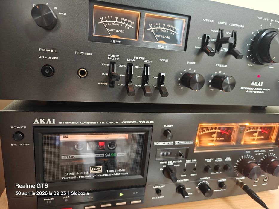 Vintage Akai AM2600