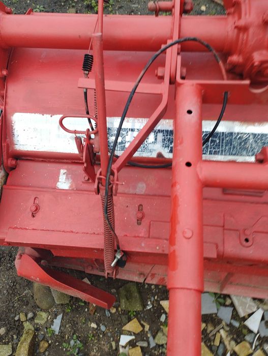 Продавам фреза малък трактор.