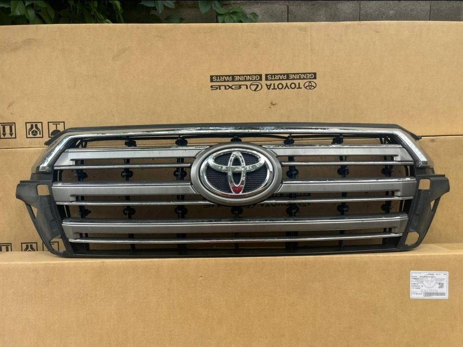 Решетка радиатора Land Cruiser 200