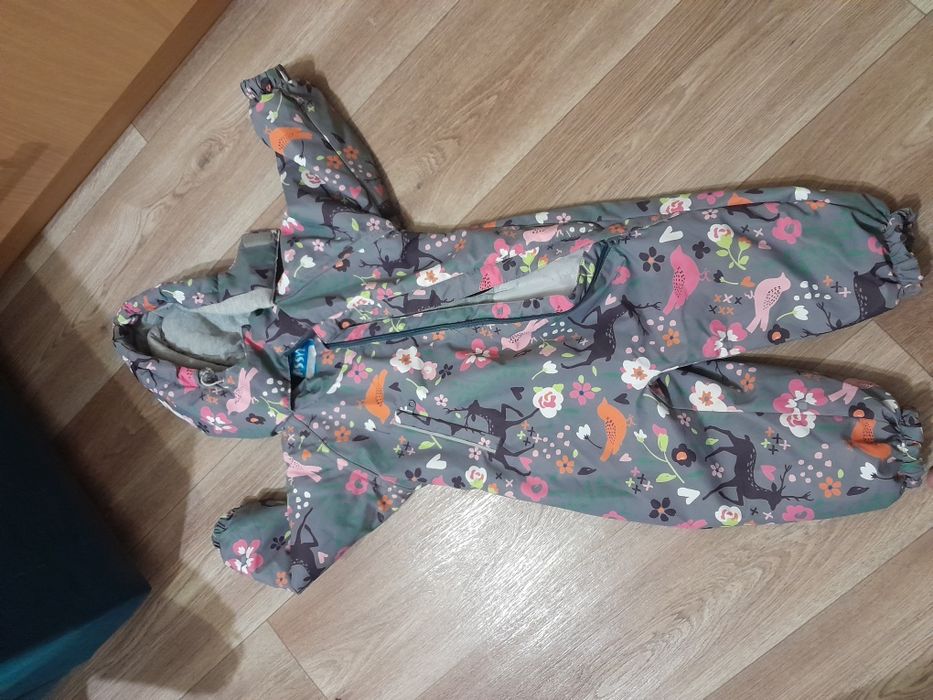 Продам демисезонный комбинезон