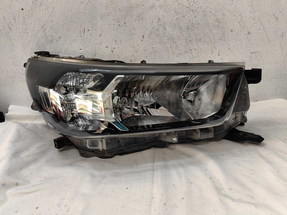 Оригинален фар Тойота  Toyota Hilux 2018