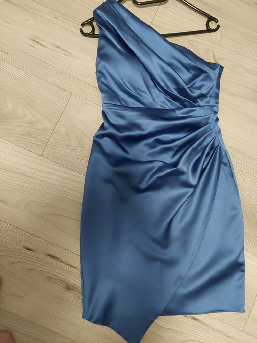Rochie de satin elegantă