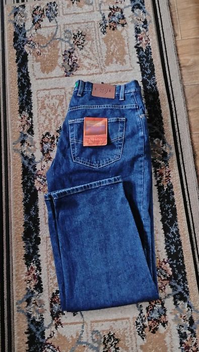 Vând blugi bărbați