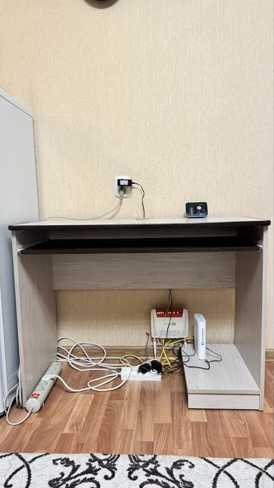 рабочий/компьютерный стол