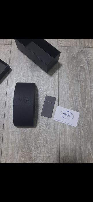 Vând ochelari Prada