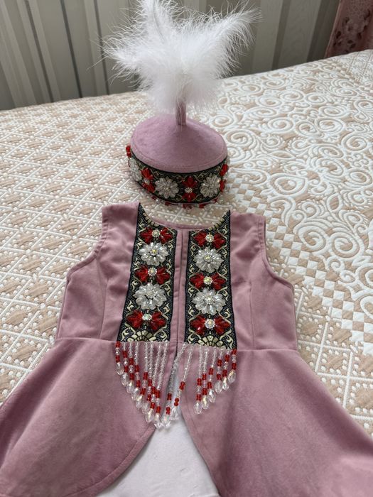 Ақ көйлек, камзол